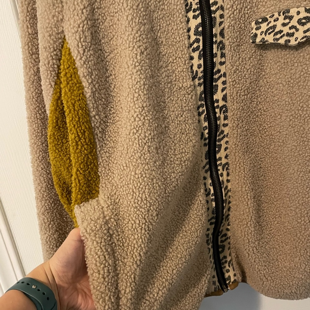 Mystree Colorblock Sherpa Jacket With Cheetah Pri… - image 5